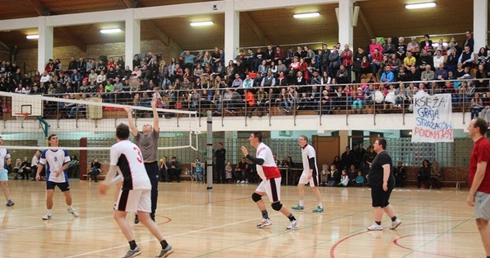 Księża i strażacy zagrali z sercem. Ten wynik był najważniejszy, choć w punktach lepsi okazali się strażacy...