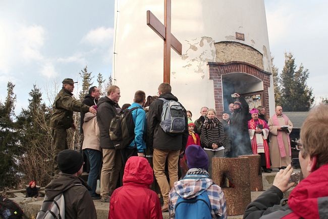 Przekazanie znaków ŚDM na Kopie Biskupiej