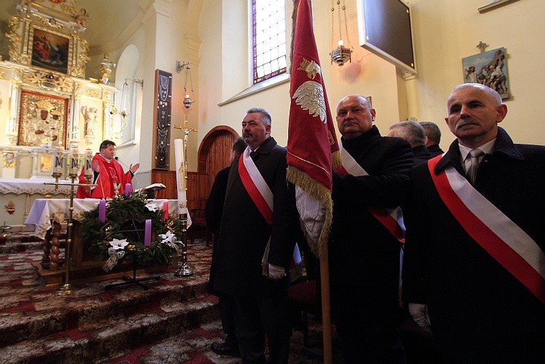 Ks. Piotr Kalisiak celebruje Mszę św. w sanktuarium Matki Bożej w Głogowcu