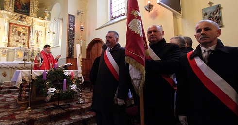 Ks. Piotr Kalisiak celebruje Mszę św. w sanktuarium Matki Bożej w Głogowcu