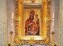 Madonna w ciszy słuchająca