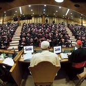 Obrady nadzwyczajnego synodu biskupów w październiku 2014 r.