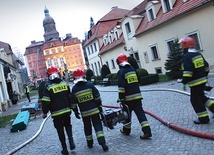  Ogień strawił cały dach i poddasze w frontowej części zamku