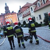  Ogień strawił cały dach i poddasze w frontowej części zamku