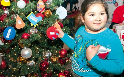 Dzięki „Pustej Choince” ok. 360 osób: dzieci z ubogich rodzin oraz niepełnosprawnych podopiecznych Warsztatów Terapii Zajęciowej otrzyma prezenty