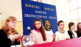 Ścisła piątka finalistek. Zwyciężczyni, Marcelina Dygdoń trzecia z lewej