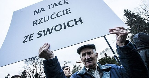 Krzyczeli: kasa na żłobki, nie na kościoły!