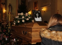 W sobotę 20 grudnia tłumy żegnały tragicznie zmarłą Renatę Białkowską, pracownicę GOPS w Makowie