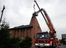 Ks. Leszek Sokół nie kryje radości, że na Boże Narodzenie udało się zakończyć kolejny etap budowy