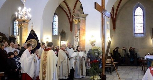 Przychodźcie pod krzyż