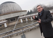 Stefan Janta jest astronomem, popularyzatorem nauki i wicedyrektorem Planetarium Śląskiego w Chorzowie 