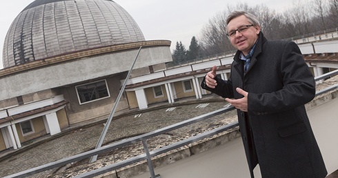 Stefan Janta jest astronomem, popularyzatorem nauki i wicedyrektorem Planetarium Śląskiego w Chorzowie 