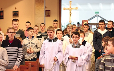 – Eucharystia jest szczytem naszego spotkania. Ona prowadzi nas także do spotkania z drugim człowiekiem  – mówi ks. Bartłomiej Matczak, diecezjalny duszpasterz służby liturgicznej ołtarza