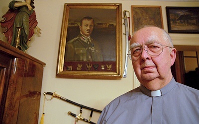  Kapłan jest Honorowym Obywatelem Gorzowa Wlkp.  Został także oznaczony Krzyżem Oficerskim Orderu Odrodzenia Polski