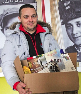 Poniżej: – W zeszłym roku udało się zebrać ponad tonę żywności. W tym roku darów jest znacznie więcej – mówi Marcin Marciszak