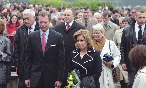 Książę Luksemburga Henri z księżną Marią Teresą podczas dorocznej pielgrzymki w sanktuarium MB Fatimskiej w Wiltz. Para książęca nie kryje swojej szczerej wiary w Boga