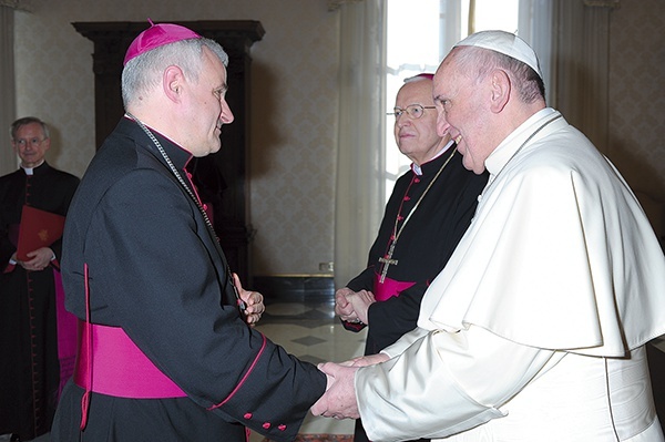  Biskupi z całego świata składają wizytę raz na pięć lat,  a spotykają się wówczas osobiście m.in. papieżem