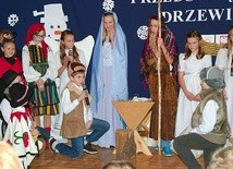  Jasełka w Zespole Szkół Ponagimnazjalnych w Drzewicy wystawili uczniowie ze Szkoły Podstawowej w Domasznie