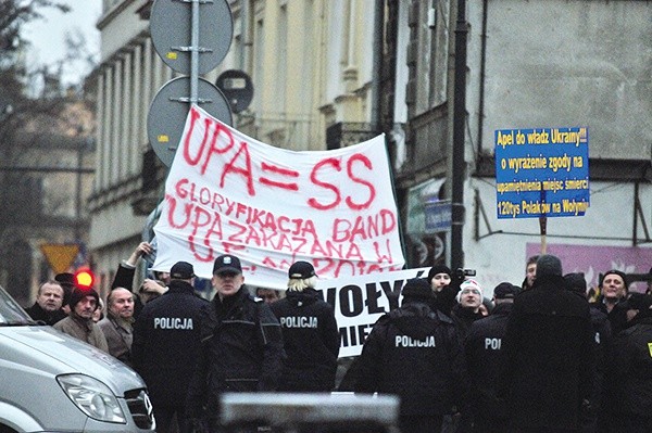  Wizyta prezydenta Ukrainy miała charakter symboliczny. Nikt nie wskazuje na jej charakter przełomowy w stosunkach obu krajów