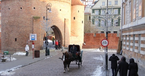 Warszawa przyciąga sporym rynkiem pracy i atrakcyjną ofertą kulturalną