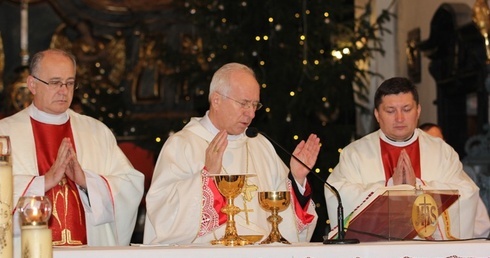 W Sylwestrowy wieczór Mszy św. przewodniczyl bp Andrzej F. Dziuba
