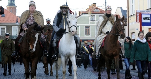W Orszaku Trzech Króli w Radomiu wzięło udział kilkanaście tysięcy osób