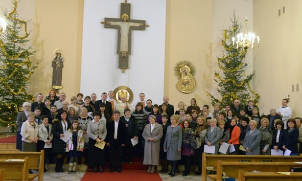 Wręczenie misji kanonicznych dla doradców życia rodzinnego dopełniła wspólna fotografia