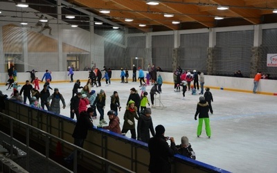 Udana inauguracja lodowiska