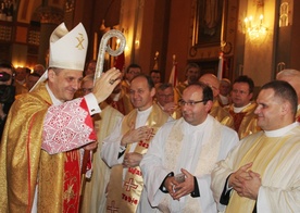 Bp Roman Pindel w katedrze św. Mikołaja w dniu konsekracji biskupiej i ingresu