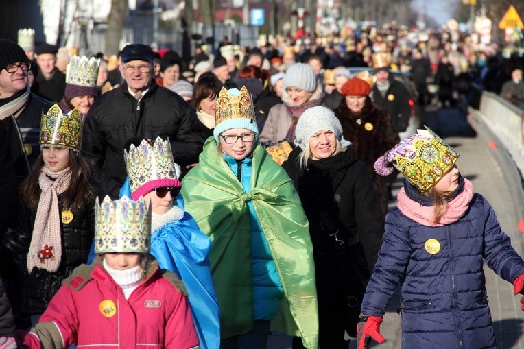 W tym roku łowicki Orszak Trzech Króli przeszedł nową tarsą