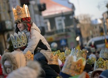 W Orszaku biorą udział całe rodziny, a pamiątką udziału są królewskie korony