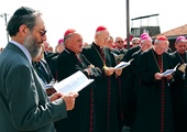  Wspólna modlitwa chrześcijan i Żydów w Auschwitz-Birkenau  z okazji 70. rocznicy śmierci św. Edyty Stein