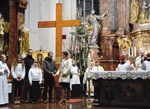  Biskup opolski zaprosił małżonków, rodziców i dzieci do odnowienia przymierza przy krzyżu Światowych Dni Młodzieży
