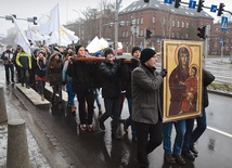 W Nowy Rok uczestnicy Plus Prologu ponieśli symbole ŚDM ulicami Opola 