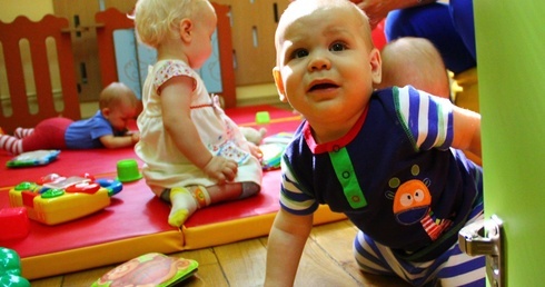 W stolicy wciąż brakuje miejsc opieki dla maluchów