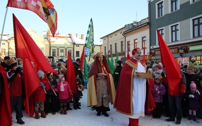 Trzej Królowie dostojnie wkroczyli na skoczowski rynek