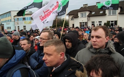 Przed bramą kopalni odbyła się manifestacja poparcia dla górników