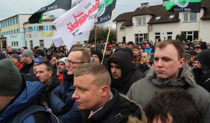 Przed bramą kopalni odbyła się manifestacja poparcia dla górników