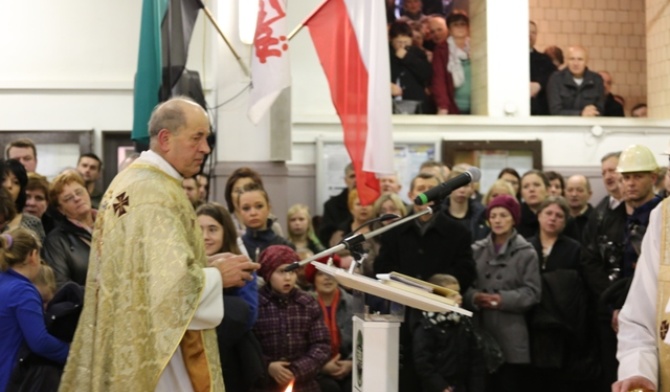 Msza św. w intencji górników i ich rodzin w cechowni KWK "Brzeszcze"