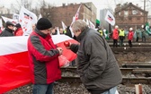 Związkowcy blokują tory