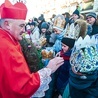  Kardynał Kazimierz Nycz pobłogosławił rodziny uczestniczące w orszaku