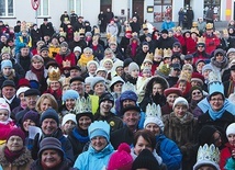  Uczestnicy marszu na pyskowickim rynku