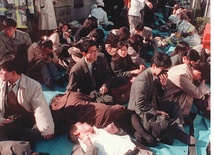 Obecnie broń chemiczna bywa używana w zamachach terrorystycznych. Na przykład w 1995 r. członkowie sekty Aum rozpylili gaz bojowy o nazwie sarin w tokijskim metrze. Zginęło wówczas 12 osób, a ponad 5 tys.  zostało poszkodowanych