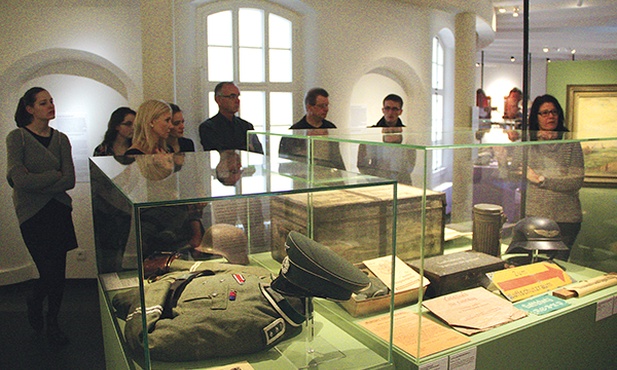  W Kulturhistorisches Museum ciągle można obejrzeć wystawę nt. nazizmu w Görlitz, o której opowiada Ines Anders (pierwsza z prawej)