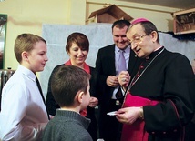  Rodziny życzyły błogosławieństwa Bożego ordynariuszowi, który 6 stycznia obchodził 20. rocznicę święceń biskupich