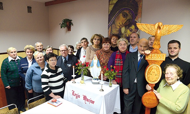 Członkowie prezydium Legionu Maryi z radomskiego Gołębiowa