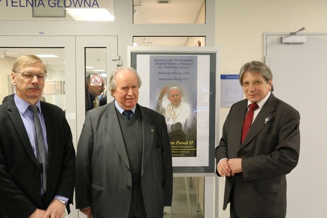 Wystawa pamiątek związanych z Janem Pawłem II