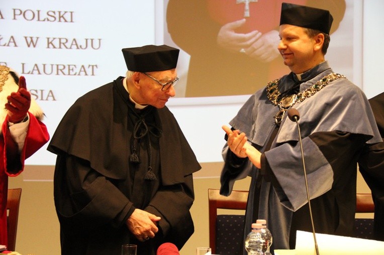 Tytuł doktora honoris causa dla abp. Wesołego