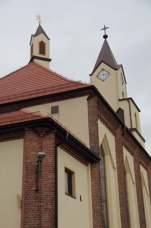 Odbudowany kościół w Jaśkowicach