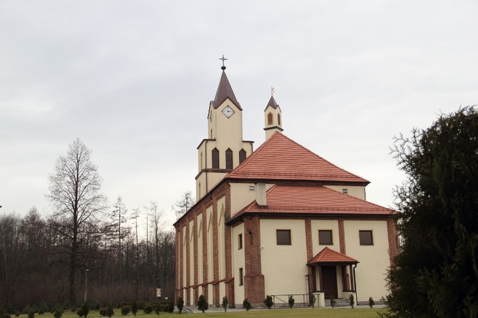 Odbudowany kościół w Jaśkowicach